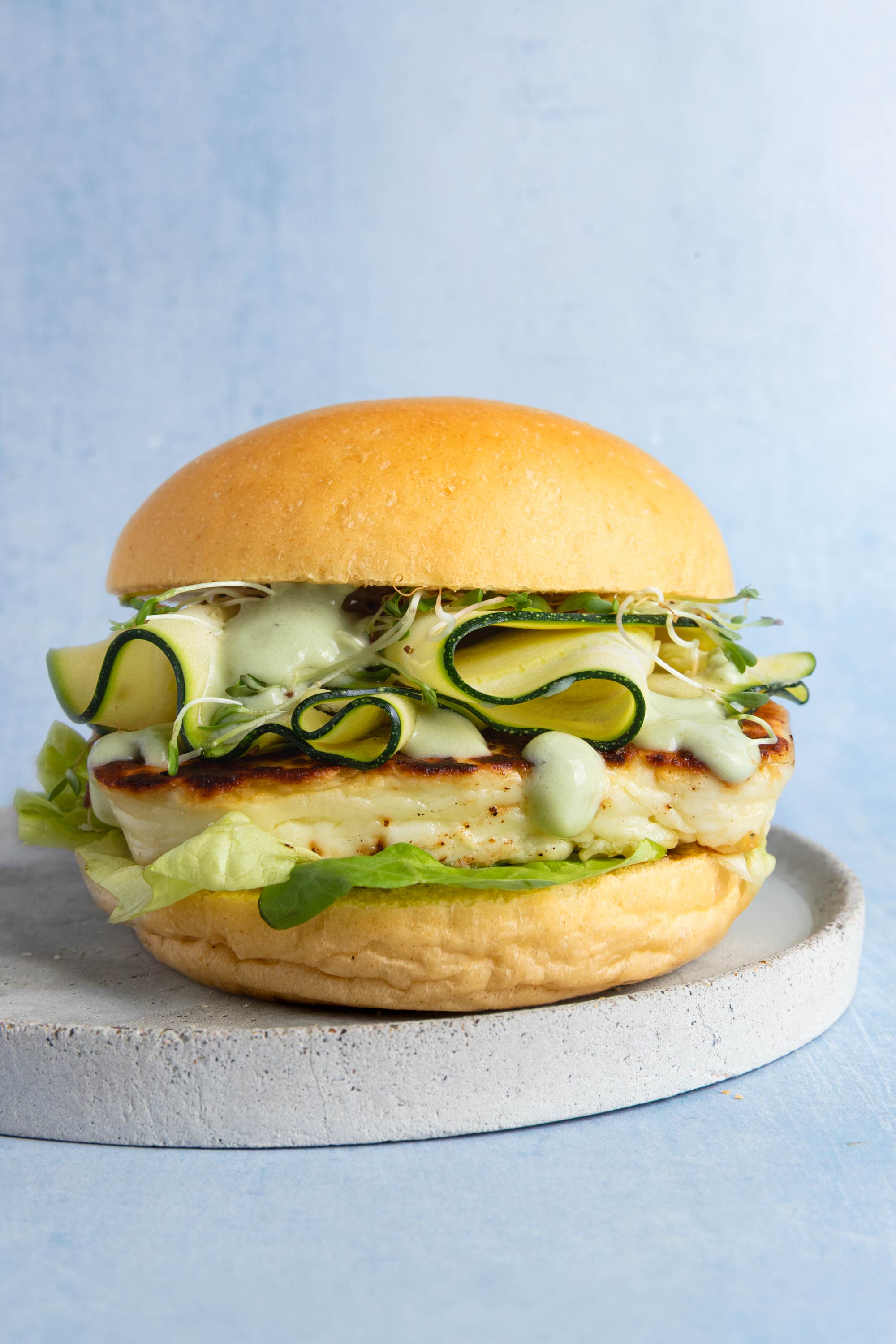 Burger d'halloumi grillé sauce coco basilic