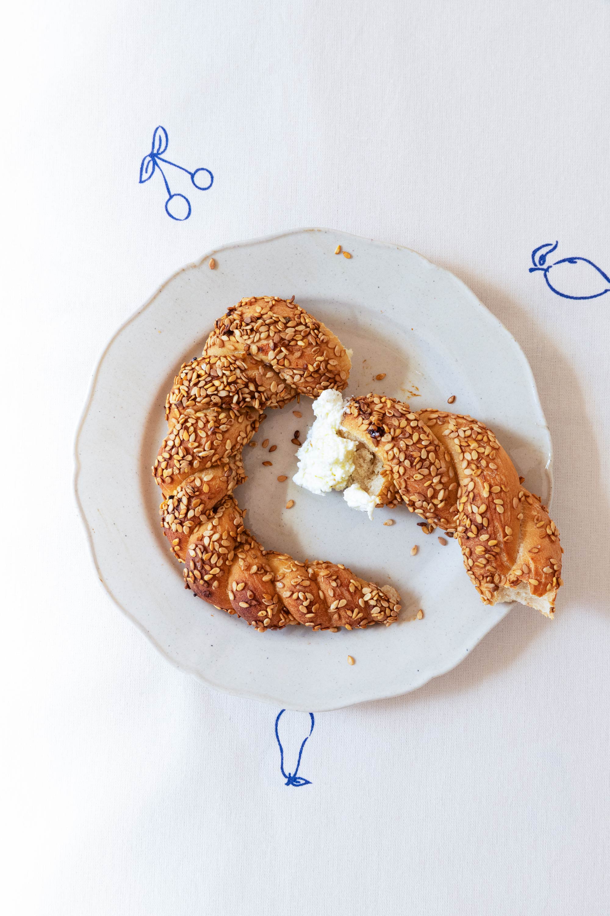 Pain simit : le pain torsadé au sésame