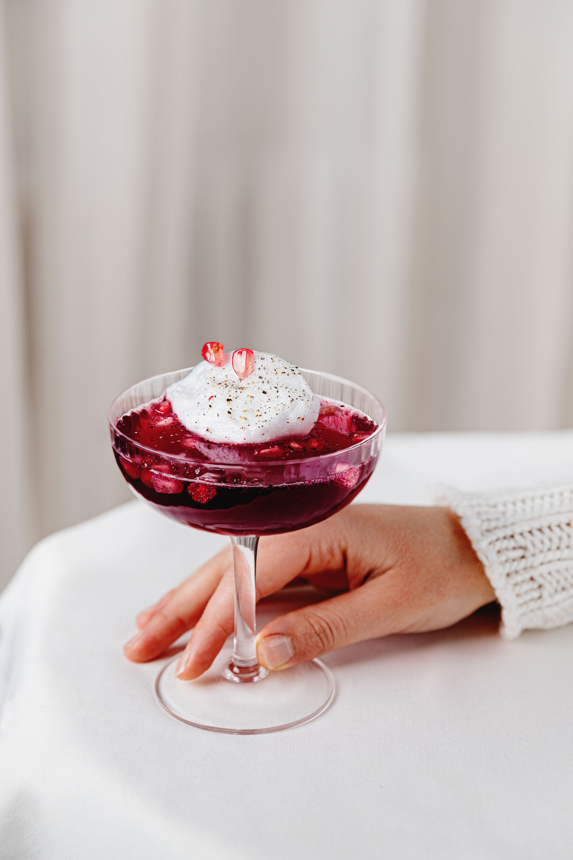 Mocktail pétillant au cassis, grenade et poivre de Java